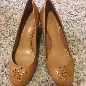Tory Burch tan size 8 wedges